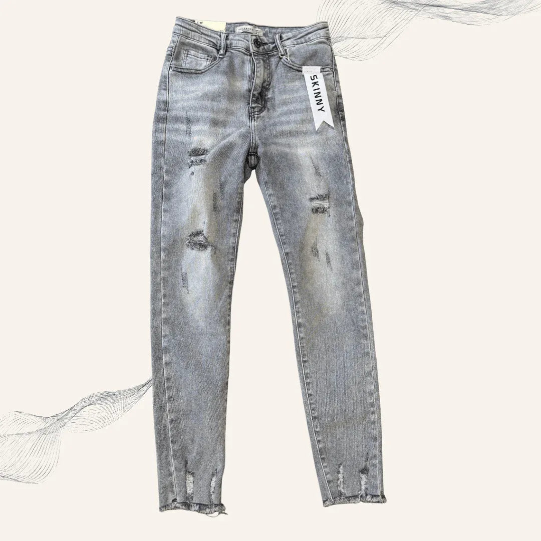 Damen Strickoberteil mit Jeans-Applikationen – Trendig, Modern & Einzigartig