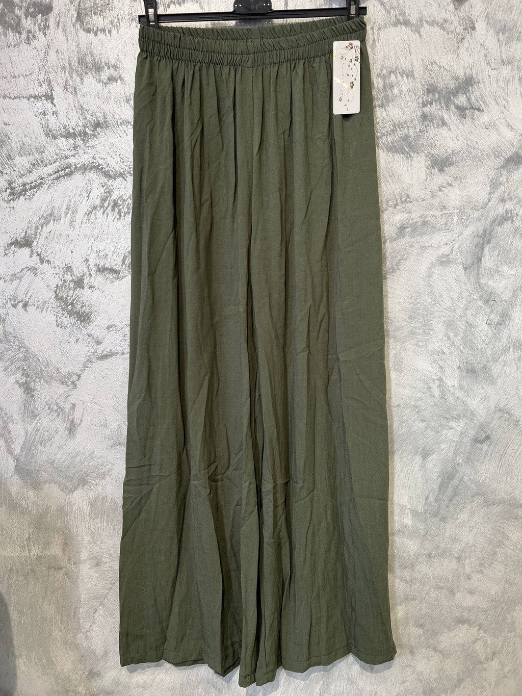 Leichtfallende Hose Seitenansicht – eleganter Fall & moderne Silhouette
