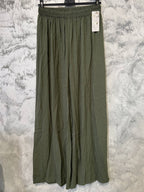 Leichtfallende Hose Seitenansicht – eleganter Fall & moderne Silhouette