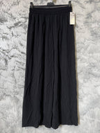 Leichtfallende Hose Rückenansicht – sommerliche Passform & stilvolles Design